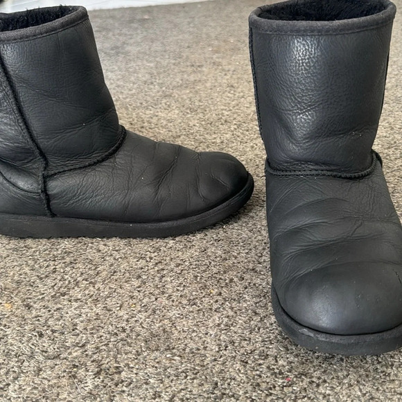 Waterproof ugg black short boots size 6 - Picture 6 of 9